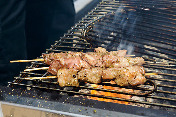 포토 JPG 해외이미지 음료 음식 백그라운드 채소 자연 불 양파 육류 요리 사람 사람없음 야외 가로 빨간색 초록색 여름 햇빛 식사 치킨 버섯 금지 튀김 종 뜨거움 그룹 꼬치 선택 그릴 바비큐 강의 오브젝트 준비 상쾌 후추 온도 칠면조 내추럴 케밥 석탄 식용 줄서기 현상 해외202004 해외포토 자연요소 계절 감정 컬러 컨셉 식재료 모션 조류 주방용품 태양 향신료 생태계 닭고기요리 파일형식 이미지허브