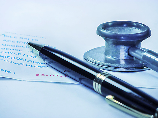 포토 JPG 해외이미지 직업 백그라운드 청진기 사람없음 펜 의사 흰색 보고서 해외202004 해외포토 컬러 의료기기 필기구 의료진 파일형식 이미지허브