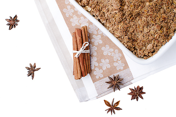 포토 JPG 해외이미지 전통 접시 영어 열매 리본 음식 빵 컨셉 크리스마스 과일 디저트 영국 요리 사람없음 가로 빨간색 케이크 침묵 껍질 흰색 직물 달콤 아침식사 사과 굽기 활 복숭아 토핑 푸딩 자두 부스러기 섞기 시나몬 타르트 페스츄리 핸드메이드 귀리 해외202004 해외포토 식물 문자 식기 기념일 유럽 컬러 곡류 식사 소리 맛 구이 파이_빵 파일형식 이미지허브