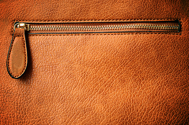 포토 JPG 해외이미지 스튜디오촬영 백그라운드 패턴 검은배경 사람없음 책 컬러풀 한개 갈색 금속 검은색 공백 재킷 코트 주름 플랫 은색 가죽 질감 잠금 결 지퍼 물결무늬 숨김 울퉁불퉁 카피스페이스 갈색배경 해외202004 해외포토 1 물결 컬러 컨셉 무늬 재질 실내 외투 보안 파일형식 이미지허브