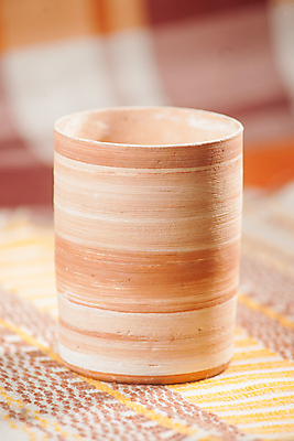 포토 JPG 해외이미지 전통 접시 디자인 문화 커피 음료 백그라운드 패턴 맥주 손잡이 미술 사람없음 장식 컵 세트 갈색 상점 머그컵 수확 흰색 시골 조끼 바 도자기 화려 사발 시장 냄비 수집 오브젝트 복고 기념품 점토 토기 유리주전자 수공예품 옛날 핸드메이드 스타일 해외202004 해외포토 식기 컬러 컨셉 무늬 농업 유리 주전자 문화예술 주류 외투 용기_그릇 사기그릇 솥 공예품 파일형식 이미지허브