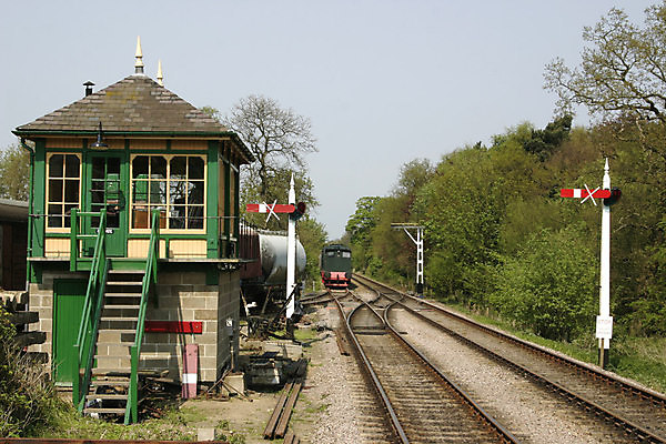 포토 JPG 해외이미지 선 건축양식 교통시설 거리 사람없음 건물 목재 상자 금속 기차 수확 수증기 사인 박물관 신호 트랙 마차 단계 그만 옛날 해외202004 해외포토 나무 건축물 건축 육상교통 교통수단 교통 농업 재료 재질 대중교통 시설 파일형식 이미지허브