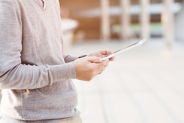 포토 JPG 해외이미지 백인 직업 라이프스타일 디자인 응시 남자 행복 안경 백그라운드 인터넷 비즈니스 사업가 통신 태국 모바일 세포 대화 서기 사람 성인 사람없음 스마트폰 핸드폰 사무실 스크린 비즈니스맨 우아함 어플리케이션 전화기 스마트 인도네시아 부름 싱가폴 경영 사용자 셀룰러 해외202004 해외포토 서양인 시선 잡화 감정 아시아 컨셉 모션 말하기 생활 전자제품 스마트기기 직장인 파일형식 이미지허브