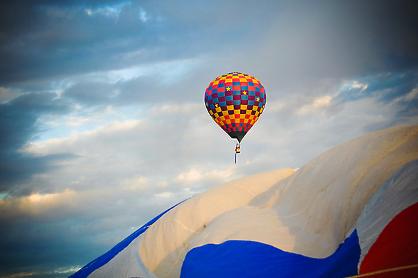 포토 JPG 해외이미지 주간 하늘 풍경 사람없음 야외 열기구 비행 해외202004 해외포토 자연요소 항공교통 파일형식 이미지허브