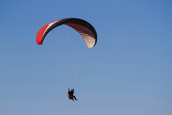 포토 JPG 해외이미지 주간 전신 남자 하늘 한명 사람 성인 야외 비행 낙하산 패러글라이딩 글라이더 성인남자한명만 해외202004 해외포토 자연요소 1 스포츠 남자한명만 성인남자만 파일형식 이미지허브