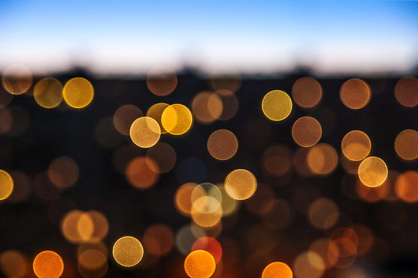 포토 JPG 해외이미지 분홍색 건축양식 하늘 주택 사람없음 야외 건물 가로 파란색 빛 도시풍경 노란색 검은색 흰색 도시 야간 저녁 소프트포커스 보케 타운 블러 해외202004 해외포토 자연요소 건축물 건축 컬러 촬영기법 풍경 파일형식 이미지허브