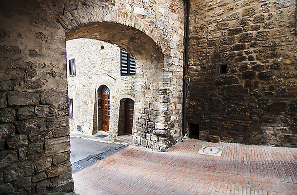 포토 JPG 해외이미지 외관 유럽 건축양식 거리 사람없음 야외 건물 마을 이탈리아 도시 역사 보행로 그림 옛날 토스카나 해외202004 해외포토 건축물 건축 나라 길 파일형식 이미지허브