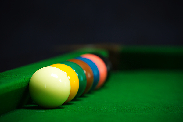 포토 JPG 해외이미지 스포츠 분홍색 백그라운드 공 놀이 탁자 프레임 실내 취미 사람없음 빨간색 초록색 파란색 빛 세트 컬러풀 반사 갈색 노란색 검은색 경쟁 장비 게임 흰색 그룹 당구 클럽 신호 단절 여의주 해외202004 해외포토 컬러 가구 컨셉 내부 구기 파일형식 이미지허브