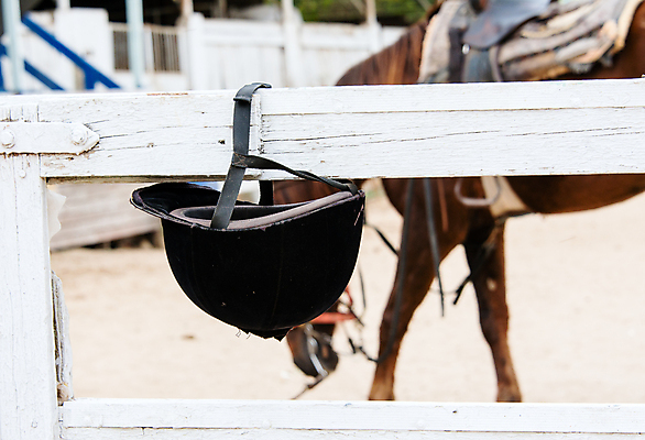 포토 JPG 해외이미지 직업 옷 스포츠 백그라운드 유니폼 건강 사람없음 유행 검은색 장비 그룹 우아함 보호 승차 헬멧 오브젝트 싱글 슛 돌봄 캡모자 해외202004 해외포토 모자_잡화 컬러 컨셉 모션 보호장비 파일형식 이미지허브