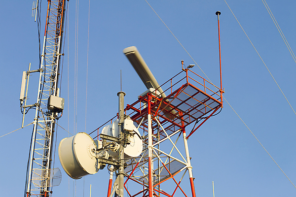 포토 JPG 해외이미지 산업 통신 하늘 항해 안테나 안전 사람없음 세로 탑 장비 신호등 보안 감시 레이더 제어 해외202004 해외포토 건축물 배_교통 파일형식 이미지허브