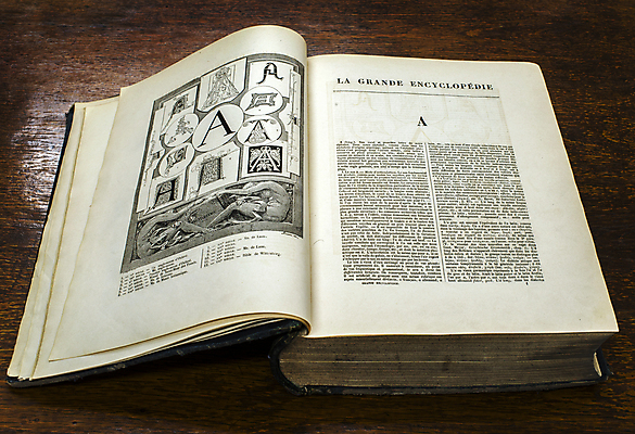 포토 JPG 해외이미지 교육 종이 문화 백그라운드 텍스트 학교 탁자 이야기 미술 사람없음 목재 책 스터디 독서 갈색 노란색 성경 어둠 정보 수확 골동품 덮개 흰색 오픈 역사 도서관 큼 책상 복고 법 문학 페이지 서점 그런지 옛날 해외202004 해외포토 나무 컬러 가구 농업 재료 종교용품 문화예술 학습 상점 뚜껑 크기 파일형식 이미지허브