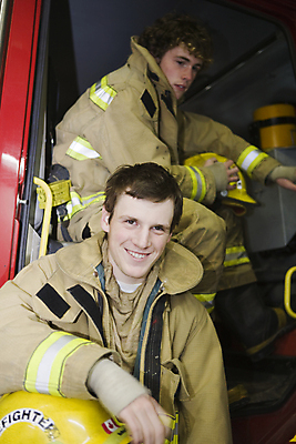 포토 JPG 해외이미지 불 한명 뜨거움 구출 헬멧 연소 구조대 재앙 해외202004 해외포토 자연요소 1 사람 도움 보호장비 파일형식 이미지허브