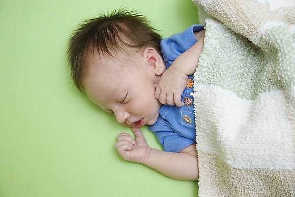 포토 JPG 해외이미지 아들 어린이 휴식 새로움 실내 한명 사람 놀이방 침대 표현 아기 잠 닫기 묘사 해외202004 해외포토 1 가구 컨셉 가족 모션 내부 파일형식 이미지허브