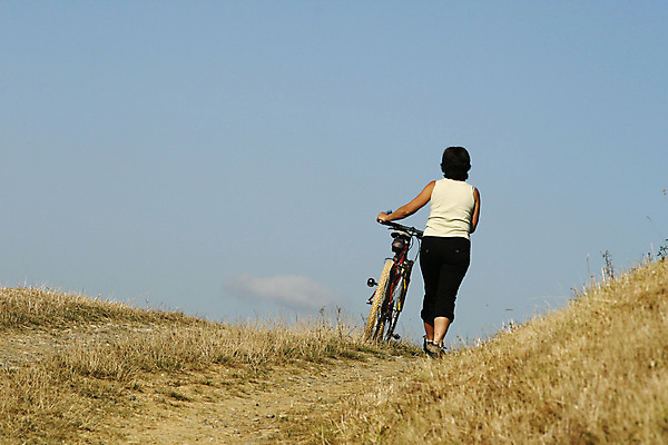 포토 JPG 해외이미지 여자 남자 스포츠 자연 산 풍경 경사 성인 사람없음 야외 사이클링 산악자전거 해외202004 해외포토 사람 자전거 육상스포츠 생태계 파일형식 이미지허브