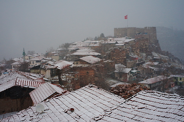 포토 JPG 해외이미지 실루엣 겨울 지붕 벽돌 아파트 주택 파노라마 사람없음 추위 안개 도시 타일 천장 광장 커뮤니티 이익 타운 서식지 스카이라인 타입 이웃 눈보라 교외 왜곡 폭설 해외202004 해외포토 계절 날씨 눈_날씨 촬영기법 건물 자연재해 파일형식 이미지허브