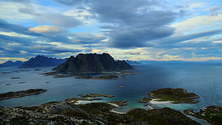포토 JPG 해외이미지 구름 유럽 바다 섬 여행 자연 하늘 휴가 산 항해 파노라마 노르웨이 풍경 사람없음 야외 가로 물 여름 파란색 햇빛 반사 침묵 일몰 만 조경 장면 지역 북쪽 멀리 스칸디나비아 웅장함 수평선 해외202004 해외포토 자연요소 계절 나라 컬러 배_교통 촬영기법 태양 노을 소리 방향 생태계 파일형식 이미지허브