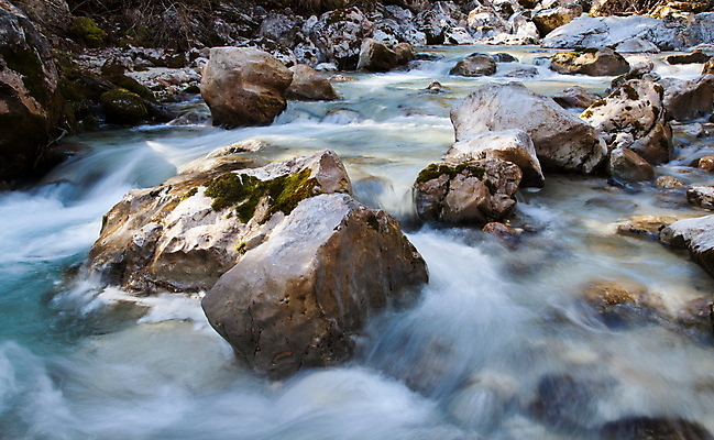 포토 JPG 해외이미지 여행 백그라운드 자연 산 풍경 사람없음 야외 물 여름 강 폭포 흐름 바위 개울 숲 내추럴 해외202004 해외포토 자연요소 계절 컨셉 돌_바위 생태계 파일형식 이미지허브