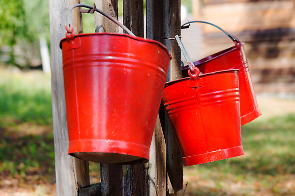 포토 JPG 해외이미지 모션 불 손잡이 사람없음 목재 빨간색 울타리 마을 금속 젖음 수확 골동품 원형 발표 고리 보호 빨래 양동이 물주기 박물관 과거 수납 D 천연기념물 옛날 해외202004 해외포토 자연요소 도형 나무 알파벳 컬러 컨셉 가사 농업 재료 재질 담장 파일형식 이미지허브