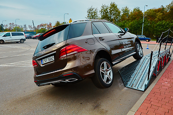 포토 JPG 해외이미지 모델 디자인 산업 스포츠 컨셉 비즈니스 가족 교통시설 자동차 새로움 독일 이벤트 사람없음 빛 검은색 힘 공연 운전 흰색 바퀴 발표 고급 우아함 전시회 속도 쇼 엔진 모터 모터쇼 자동 스타일 해외202004 해외포토 유럽 육상교통 컬러 교통 관계 모션 전시 시설 파일형식 이미지허브