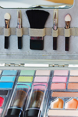 포토 JPG 해외이미지 라이프스타일 여자 얼굴 백그라운드 장신구 종류 그림자 가면 사람없음 세트 컬러풀 유행 화장품 흰색 붓 팔레트 고급 닫기 큼 가루 수집 묘사 피부관리 준비 그림 만들기 아이섀도 조립 고립 많음 카피스페이스 신청 해외202004 해외포토 컬러 컨셉 모션 사람 생활 신체부위 뷰티 공백 크기 파일형식 이미지허브