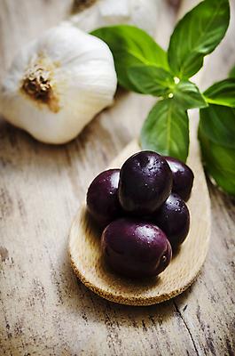 포토 JPG 해외이미지 식물 전통 접시 음식 백그라운드 잎 다이어트 채소 과일 재료 탁자 건강 마늘 요리 사람없음 목재 초록색 식당 숟가락 검은색 이탈리아 샐러드 수확 시골 신선 정상 지중해 먹기 그리스 향신료 메뉴 국자 유기농 올리브 질감 레시피 바질 그리스인 내추럴 그런지 옛날 채식주의자 해외202004 해외포토 서양인 나무 식기 웰빙 열매 유럽 바다 컬러 가구 농업 모션 주방용품 수저 상점 채식 향미료 파일형식 이미지허브