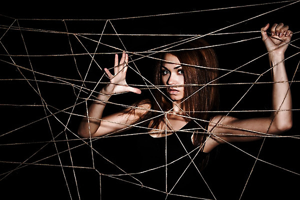 포토 JPG 해외이미지 백인 여자 감정 무기 밧줄 백그라운드 컨셉 넥타이 관리 한명 갈색 검은색 웹 어둠 새벽 고통 자유 흰색 표현 그물 좌절 상처 야간 큼 쇠사슬 감옥 열정 거미 깊이 무료 죄수 해외202004 해외포토 자연요소 서양인 1 잡화 줄 컬러 곤충 인터넷 사람 크기 파일형식 이미지허브