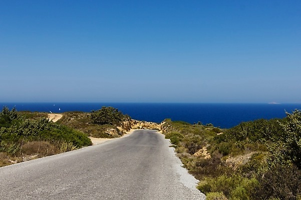 포토 JPG 해외이미지 공원 유럽 도로 바다 섬 여행 자연 하늘 파노라마 풍경 사람없음 야외 초록색 물 여름 파란색 햇빛 아스팔트 그리스 해외202004 해외포토 자연요소 계절 공공시설 나라 길 컬러 교통시설 촬영기법 태양 생태계 파일형식 이미지허브