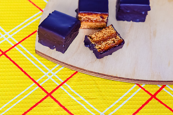 포토 JPG 해외이미지 접시 커피 음식 조각 크리스마스 디저트 요리 사람없음 갈색 케이크 초콜릿 저녁식사 빵집 흰색 신선 달콤 맛 아침식사 설탕 굽기 크림 서빙 점심식사 고립 브라우니 페스츄리 해외202004 해외포토 식기 기념일 음료 빵 컬러 컨셉 상점 식사 구이 파일형식 이미지허브