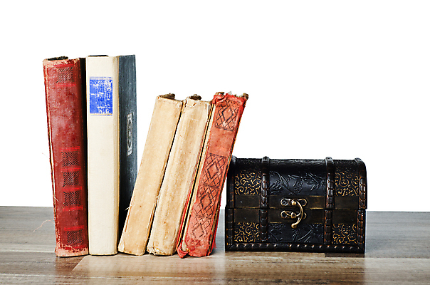 포토 JPG 해외이미지 컨셉 돈 목걸이 장신구 사람없음 목재 장식 책 상자 쌓기 금속 성경 꿈 수확 골동품 덮개 오픈 지갑 재산 황금 고급 은색 컨테이너 보석 수집 소중 가득함 구슬 복고 다이아몬드 양장본 보물 궤 보유 옛날 회복 해외202004 해외포토 나무 산업 컬러 농업 재료 종교용품 모션 재질 금융 뚜껑 광석 파일형식 이미지허브