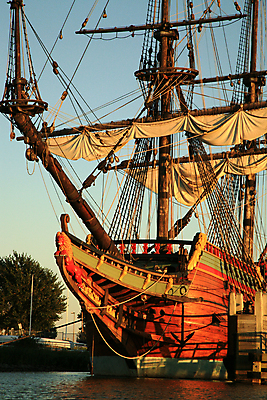 포토 JPG 해외이미지 바다 여행 항해 사람없음 목재 옆모습 항구 일몰 보트 황무지 역사 확대 메인 네덜란드 함선 암초 천연기념물 돛대 복제 옛날 원정 해외202004 해외포토 나무 유럽 뷰포인트 배_교통 재료 교통시설 노을 파일형식 이미지허브