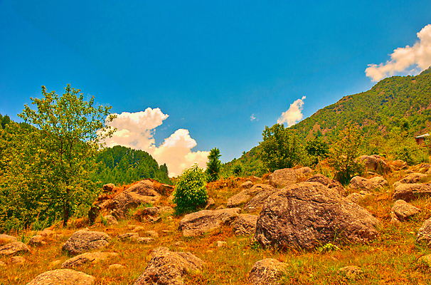 포토 JPG 해외이미지 구름 여행 자연 하늘 휴가 휴식 산 풍경 사람없음 야외 여름 파란색 여행객 계곡 산책 활발 하이킹 자유 바위 정상 고도 상승 알프스 강렬 생태학 선로 절정 히말라야 해외202004 해외포토 자연요소 계절 교육 유럽 컬러 컨셉 레저 사람 돌_바위 생태계 파일형식 산맥 이미지허브