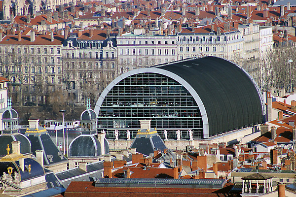 포토 JPG 해외이미지 유럽 음악 조각 건축양식 창문 유리 지붕 주택 안테나 파노라마 사람없음 건물 장식 강 도시풍경 조각상 프랑스 발코니 바위 깃발 도시 중세 역사 도심 극장 타운 천연기념물 프랑스어 리옹 뮤지컬 옛날 오페라 해외202004 해외포토 문자 건축물 건축 나라 통신 재질 문화예술 촬영기법 풍경 조형물 돌_바위 파일형식 이미지허브