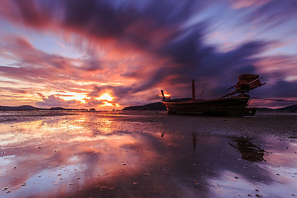 포토 JPG 해외이미지 구름 실루엣 바다 백그라운드 태국 자연 하늘 풍경 사람없음 여름 햇빛 태양 반사 일출 일몰 보트 푸켓 해외202004 해외포토 자연요소 계절 아시아 배_교통 촬영기법 노을 생태계 파일형식 이미지허브