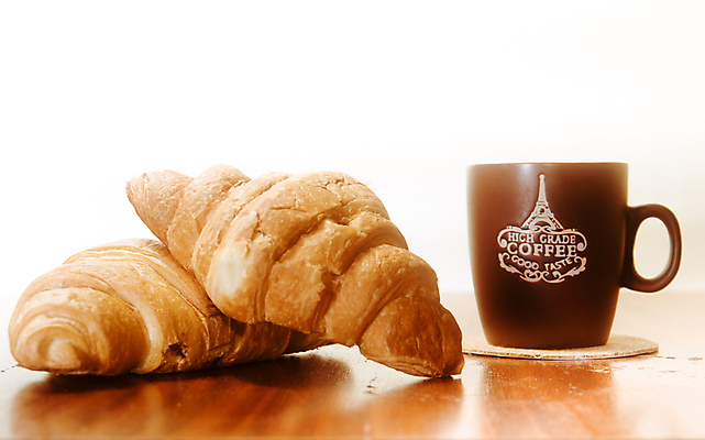 포토 JPG 해외이미지 전통 커피 음식 백그라운드 2 탁자 아침 디저트 주택 건강 요리 사람없음 목재 컵 빛 갈색 식사 빵집 껍질 흰색 신선 황금 달콤 맛 아침식사 상품 밀 굽기 먹기 컵받침 속도 반죽 롤 프랑스어 번 페스츄리 해외202004 해외포토 주간 나무 문자 식기 음료 빵 컬러 가구 컨셉 재료 모션 곡류 건물 상점 구이 받침대 파일형식 이미지허브