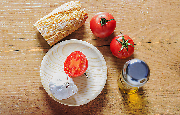 포토 JPG 해외이미지 전통 음식 빵 조각 백그라운드 다이어트 토마토 채소 양파 건조 샌드위치 건강 마늘 요리 사람없음 가로 빨간색 초록색 여름 식사 이탈리아 흰색 시골 신선 바게트 지중해 만취 올리브 토스트 후추 바질 점심식사 모짜렐라치즈 브루스케타 오레가노 채식주의자 핸드메이드 해외202004 해외포토 계절 열매 유럽 바다 컬러 치즈 향신료 채식 술취함 파일형식 이미지허브