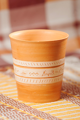 포토 JPG 해외이미지 전통 접시 디자인 문화 커피 음료 백그라운드 패턴 맥주 손잡이 미술 사람없음 장식 컵 세트 갈색 상점 머그컵 수확 흰색 시골 조끼 바 도자기 화려 사발 시장 냄비 수집 오브젝트 복고 기념품 점토 토기 유리주전자 수공예품 옛날 핸드메이드 스타일 해외202004 해외포토 식기 컬러 컨셉 무늬 농업 유리 주전자 문화예술 주류 외투 용기_그릇 사기그릇 솥 공예품 파일형식 이미지허브