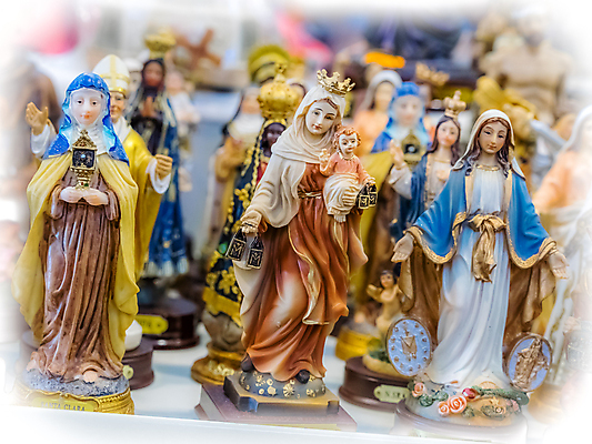 포토 JPG 해외이미지 아이콘 그릇 디자인 기독교 종교 조각 십자가 왕관 사람 사람없음 장식 조각상 교회 세일 믿음 상점 검은색 성경 피규어 천주교 기도 영혼 성자 작음 성직자 심볼 오브젝트 심플 신성 마리아 여왕 백자 신앙심 해외202004 해외포토 식기 감정 컬러 종교용품 조형물 미니어처 도자기 크기 파일형식 이미지허브