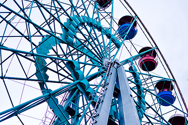 포토 JPG 해외이미지 디자인 공원 비즈니스 건축양식 유리 하늘 지붕 날씨 추상 프레임 사람없음 건물 파란색 탑 금속 힘 에너지 바퀴 위험 천장 철강 해외202004 해외포토 건축물 공공시설 건축 컬러 컨셉 무늬 재질 파일형식 이미지허브