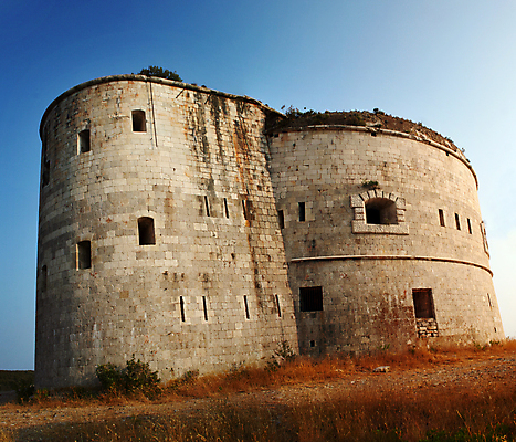 포토 JPG 해외이미지 건축양식 사람없음 바위 성 중세 역사 지중해 몬테네그로 발칸반도 파멸 해외202004 해외포토 건축물 건축 바다 컨셉 돌_바위 파일형식 소멸 이미지허브