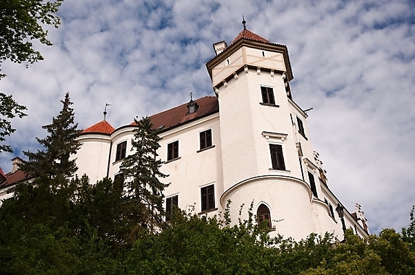 포토 JPG 해외이미지 나무 유럽 여행 건축양식 하늘 풍경 사람없음 건물 여름 파란색 태양 탑 궁전 바위 중세 역사 체코 공화국 해외202004 해외포토 자연요소 식물 건축물 계절 건축 나라 컬러 고건축 돌_바위 파일형식 이미지허브