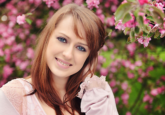 포토 JPG 해외이미지 나무 백인 모델 1 헤어스타일 응시 계절 공원 여자 꽃 분홍색 포즈 자연 갈색머리 한명 야외 빛 컬러풀 태양 머리카락 유행 맑음 봄 화장품 벚꽃 흰색 나뭇가지 신선 개화 매끈함 피부 만들기 내추럴 강렬 해외202004 해외포토 자연요소 서양인 식물 시선 공공시설 컬러 모션 날씨 사람 신체부위 뷰티 머리 감각 생태계 파일형식 이미지허브