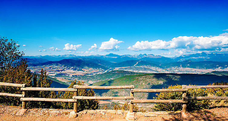 포토 JPG 해외이미지 나무 유럽 여행 밭 농업 자연 하늘 아침 산 풍경 사람없음 야외 목재 초록색 여름 파란색 울타리 농장 평화 일출 맑음 일몰 봄 시골 스페인 숲 내추럴 해외202004 해외포토 주간 식물 계절 나라 산업 컬러 컨셉 재료 날씨 담장 노을 생태계 파일형식 이미지허브