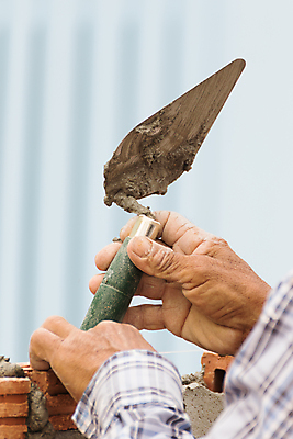 포토 JPG 해외이미지 직업 손 외관 산업 벽 포즈 건축양식 벽돌 노동자 주택 기술 사람 사람없음 야외 건물 블록 장비 바위 공구 가리킴 업무 수리 땅 모종삽 무역 시멘트 층 개발 건축업자 석공 설치 조작 콘크리트 많음 해외202004 해외포토 건축물 건축 컨셉 손짓 신체부위 돌_바위 도구 작업 삽 파일형식 이미지허브
