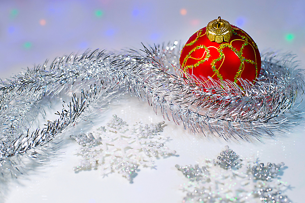 포토 JPG 해외이미지 크리스마스장식 크리스마스 눈꽃 실내 사람없음 장식볼 눈송이 오브젝트 흰배경 눈꽃무늬 오너먼트 해외202004 해외포토 기념일 백그라운드 무늬 눈_날씨 내부 장식 흰색 파일형식 이미지허브