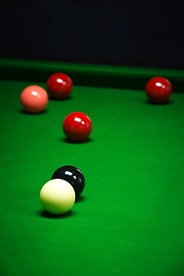 포토 JPG 해외이미지 스포츠 분홍색 백그라운드 공 놀이 탁자 프레임 실내 취미 사람없음 빨간색 초록색 파란색 빛 세트 컬러풀 반사 갈색 노란색 검은색 경쟁 장비 게임 흰색 그룹 당구 클럽 신호 단절 여의주 해외202004 해외포토 컬러 가구 컨셉 내부 구기 파일형식 이미지허브