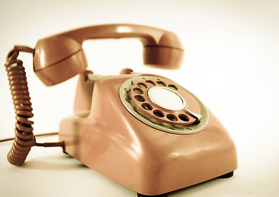 포토 JPG 해외이미지 전통 선 비즈니스 통신 사람없음 빨간색 스마트폰 사무실 수확 골동품 클래식 플라스틱 전화기 오브젝트 복고 부름 다이얼 고립 구식 옛날 지원 해외202004 해외포토 컬러 컨셉 농업 모션 재질 핸드폰 스마트기기 파일형식 이미지허브