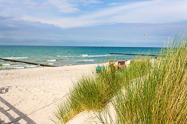 포토 JPG 해외이미지 유럽 모래 파도 하늘 독일 사람없음 초록색 물 파란색 방파제 청록색 발트해 터키석 해외202004 해외포토 자연요소 공공시설 나라 바다 컬러 북유럽 보석 파일형식 이미지허브