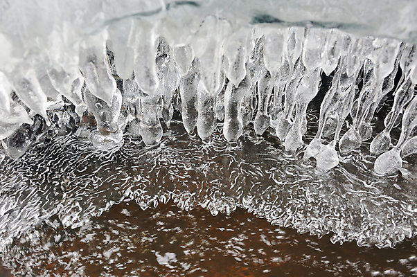 포토 JPG 해외이미지 디자인 계절 파도 백그라운드 겨울 패턴 자연 추상 불꽃 사람없음 장식 물 파란색 빛 글로벌 냉동 얼음 활발 흐름 추위 흰색 신선 투명 시원함 크리스탈 질감 서리 고드름 보물 내추럴 블러 효과 해외202004 해외포토 자연요소 바다 컬러 컨셉 무늬 불 광석 생태계 파일형식 이미지허브