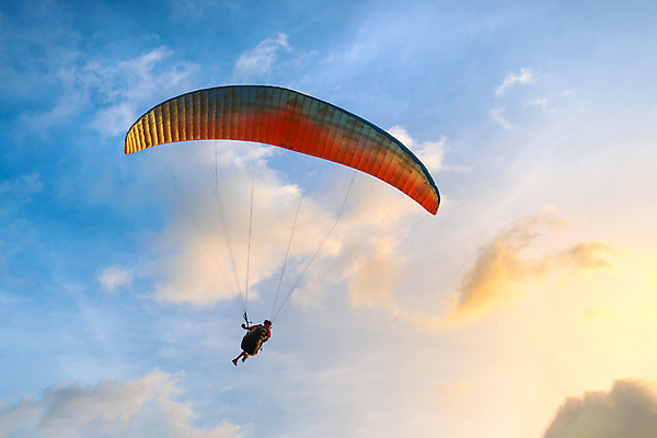 포토 JPG 해외이미지 스포츠 하늘 한명 사람 야외 낙하산 패러글라이딩 해외202004 해외포토 1 파일형식 이미지허브