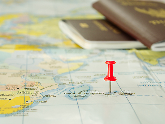 포토 JPG 해외이미지 라이프스타일 유럽 안경 바다 여행 컨셉 세계지도 지도 아프리카 휴가 설계 집게 사람없음 빨간색 여름 세계 여행객 이탈리아 프랑스 체험 스페인 계획 지중해 흔적 러시아 여권 방문 예약 러시아인 비자 어려움 해외202004 해외포토 서양인 잡화 계절 나라 컬러 사람 생활 파일형식 이미지허브